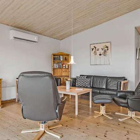 Dom wakacyjny 3 Bedroom Lovely In